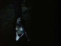 Кэйтлин Хопкинс засветила грудь в фильме «Грустный мальчик» фото #3