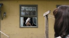 Кэрол Уэйерс оголила грудь и попу в сериале «Манхэттен» фото #4