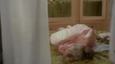 Полностью голая Кэрролл Бейкер в фильме «Приватные уроки» фото #18