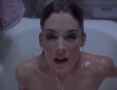 Голая грудь Лары Флинн Бойл в фильме «Коварный план Сюзан» фото #6