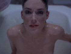 Голая грудь Лары Флинн Бойл в фильме «Коварный план Сюзан» фото #7