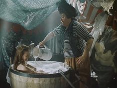 Голая попа Ларисы Белогуровой в фильме «Остров погибших кораблей» фото #1