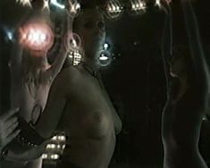 Голая грудь Ларисы Поляковой в фильме «Депрессия» фото #2