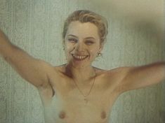 Голая грудь Ларисы Шахворостовой в фильме «Ребенок к ноябрю» фото #3