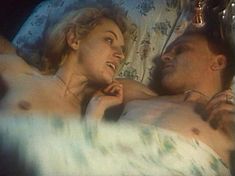 Голая грудь Ларисы Шахворостовой в фильме «Ребенок к ноябрю» фото #9