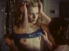 Голая грудь Ларисы Шахворостовой в фильме «Ребенок к ноябрю» фото #19