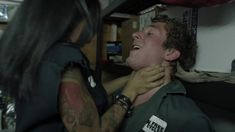 Полностью голая Леви Трэн в сериале «Бесстыжие» фото #15