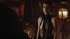 Голая грудь Лив Лиза Фрис в сериале «Вавилон-Берлин» фото #13