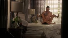 Голые сиськи Лины Эско в сериале «Королевство» фото #18