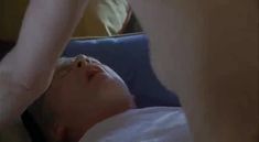 Лорен Ли Смит засветила грудь в фильме «Нормальные» фото #3