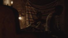 Лорен Майерс засветила грудь в сериале «Манхэттен» фото #2