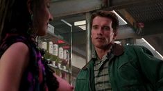 Голая грудь Лусиа Нафф в фильме «Вспомнить всё» фото #4