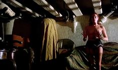 Лучана Палуцци показала голую грудь в фильме «Чувственная медсестра» фото #4