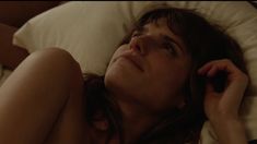 Голая грудь Лэйк Белл в сериале «Как добиться успеха в Америке»