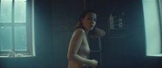Полностью голая Любовь Аксенова в фильме «Без меня» фото #4