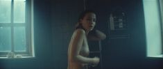 Полностью голая Любовь Аксенова в фильме «Без меня» фото #5