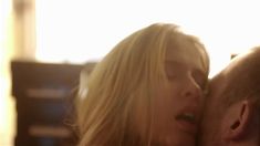 Любовь Аксенова показала голую грудь в сериале «Бывшие» фото #3