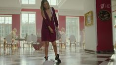 Любовь Аксенова показала голую грудь в сериале «Бывшие» фото #16