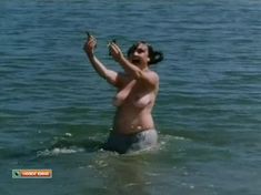 Шикарная голая грудь Любви Богдан в фильме «Сотворение любви» фото #2