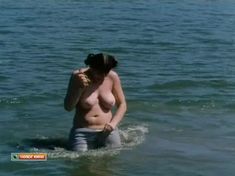 Шикарная голая грудь Любви Богдан в фильме «Сотворение любви» фото #9