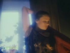 Любовь Полищук засветила грудь в фильме «Фуфло»