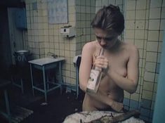 Полностью голая Людмила Бодрова в фильме «Ночь длинных ножей» фото #17