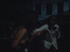 Полностью голая Людмила Бодрова в фильме «Ночь длинных ножей» фото #28