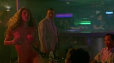 Голая грудь Люси Лью в фильме «Зона преступности» фото #1