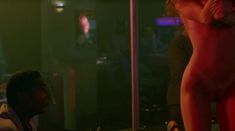 Голая грудь Люси Лью в фильме «Зона преступности» фото #2