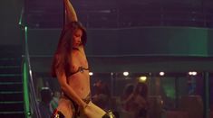 Голая грудь Люси Лью в фильме «Зона преступности» фото #3