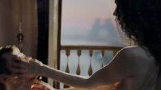 Лянка Грыу снялась голой в сериале «Шерлок Холмс» фото #2