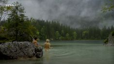 Голая грудь Мави Хёрбигер в сериале «Крупп – немецкая семья» фото #1