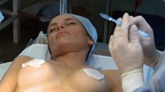 Голая грудь Маргариты Тулаевой в сериале «Счастливый конец» фото #2