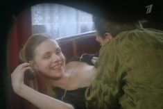 Голая грудь Марины Зудиной в фильме «Исповедь содержанки»