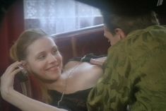 Голая грудь Марины Зудиной в фильме «Исповедь содержанки»