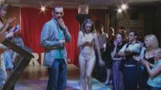 Голая грудь Марии Кононовой в фильме «Смокинг по-рязански» фото #6