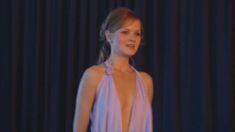 Голая грудь Марии Кононовой в фильме «Смокинг по-рязански» фото #16