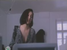 Голая грудь Марии Липкиной в фильме «Лимита» фото #9