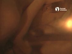 Мария Селянская засветила грудь в фильме «Парень по вызову» фото #4