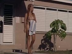 Мария Стингер снялась голой в фильме «Дневник нудистки» фото #3