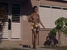 Мария Стингер снялась голой в фильме «Дневник нудистки» фото #9