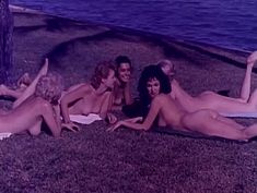 Мария Стингер снялась голой в фильме «Дневник нудистки» фото #11