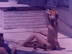 Мария Стингер снялась голой в фильме «Дневник нудистки» фото #14