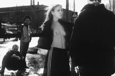 Голая грудь Марии Шалаевой в фильме «Одиссея 1989» фото #4