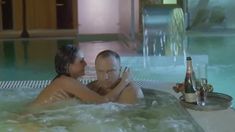 Голая грудь Марты Спиженко в фильме «Муж моей вдовы» фото #1