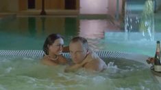 Голая грудь Марты Спиженко в фильме «Муж моей вдовы» фото #2