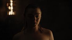 Голая грудь Мэйси Уильямс в сериале «Игра престолов» фото #3
