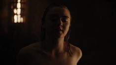 Голая грудь Мэйси Уильямс в сериале «Игра престолов» фото #8