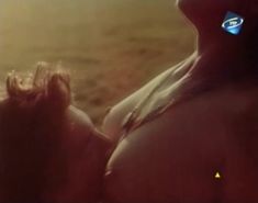 Надежда Владиславова снялась голой в сериале «Остров любви» фото #3