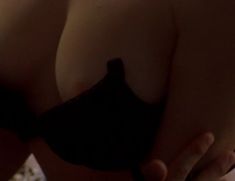 Настасья Кински оголила грудь в фильме «Холодное сердце» фото #7